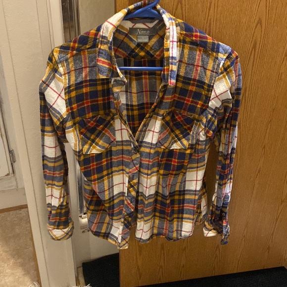 Small plaid flannel - Picture 2 of 4